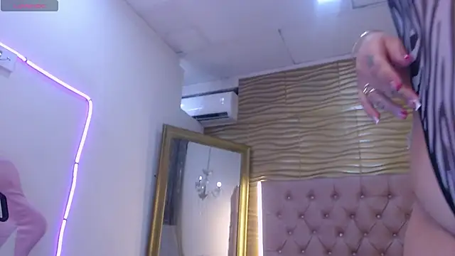 Snapshot of SashaDurante chatting on 09-25-25, 12:11 SashaDurante online show from 09-25-25, 12:11