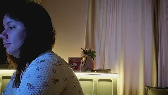 Snapshot of Alisia_Mars chatting on 02-26-26, 05:07 Alisia Mars online show from 02-26-26, 05:07