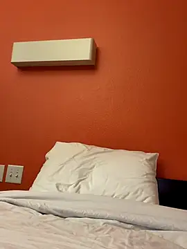 WhiteChocolateSwirlz online show from 12-23-25, 02:00