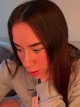 Snapshot of Im_Valen_Cute chatting on 05-20-26, 03:03 Im Valen Cute online show from 05-20-26, 03:03