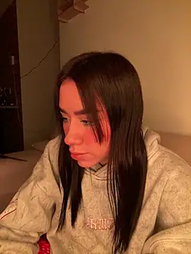 Snapshot of Im_Valen_Cute chatting on 06-19-26, 03:34 Im Valen Cute online show from 06-19-26, 03:34