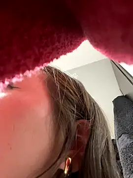 Im Valen Cute online show from 11-11-25, 07:25