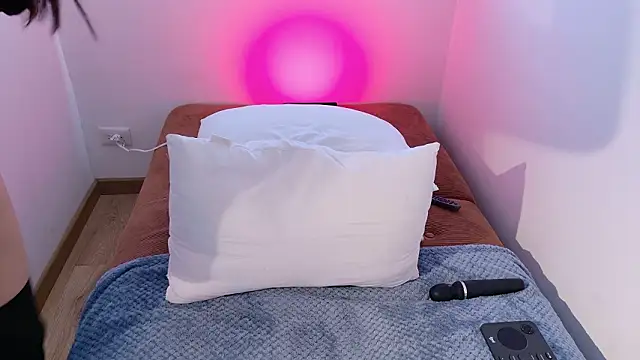 July gh online show from 03-11-26, 09:09