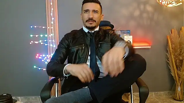 Snapshot of Reiko_85_ chatting on 02-17-26, 02:36 Reiko 85 online show from 02-17-26, 02:36