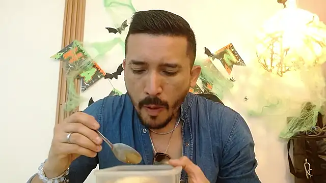 Reiko 85  online show from 10-21-25, 02:38