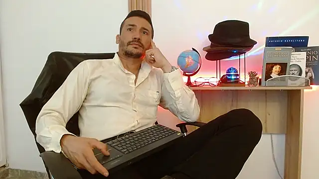 Reiko 85  online show from 11-13-25, 03:49