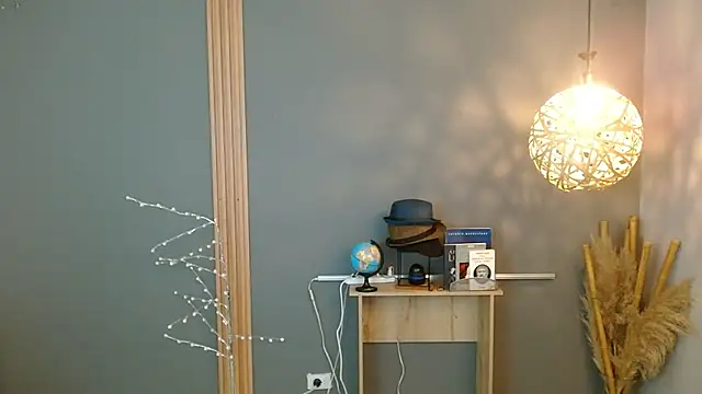 Snapshot of Reiko_85_ chatting on 02-13-26, 02:28 Reiko 85 online show from 02-13-26, 02:28