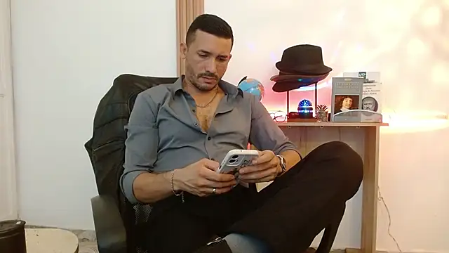 Reiko 85  online show from 11-08-25, 07:50