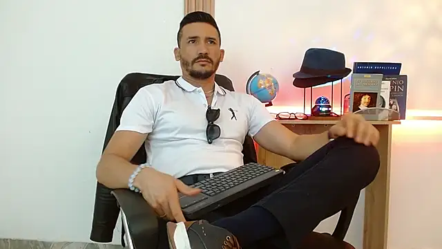 Reiko 85  online show from 11-29-25, 07:25