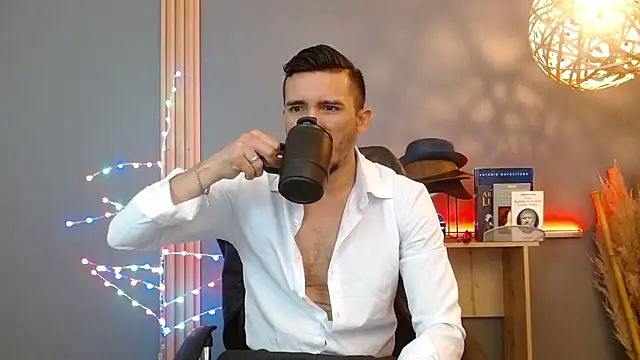 Snapshot of Reiko_85_ chatting on 02-26-26, 02:39 Reiko 85 online show from 02-26-26, 02:39