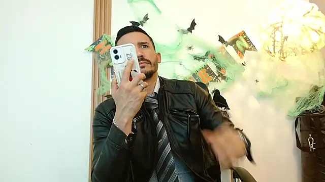 Reiko 85  online show from 10-20-25, 07:03