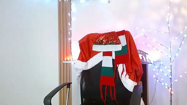 Reiko 85  online show from 12-15-25, 02:56