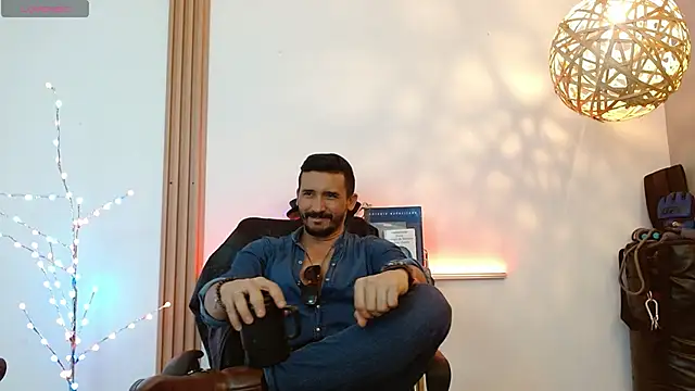 Snapshot of Reiko_85_ chatting on 01-17-26, 07:28 Reiko 85 online show from 01-17-26, 07:28