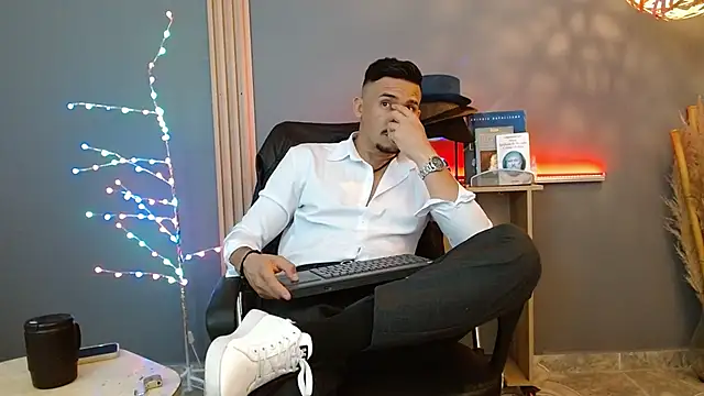 Snapshot of Reiko_85_ chatting on 02-10-26, 06:07 Reiko 85 online show from 02-10-26, 06:07