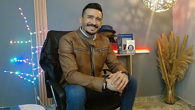 Snapshot of Reiko_85_ chatting on 02-21-26, 07:16 Reiko 85 online show from 02-21-26, 07:16