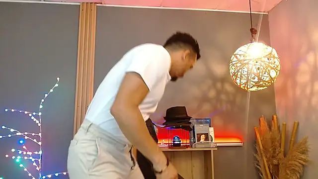 Snapshot of Reiko_85_ chatting on 02-05-26, 02:35 Reiko 85 online show from 02-05-26, 02:35