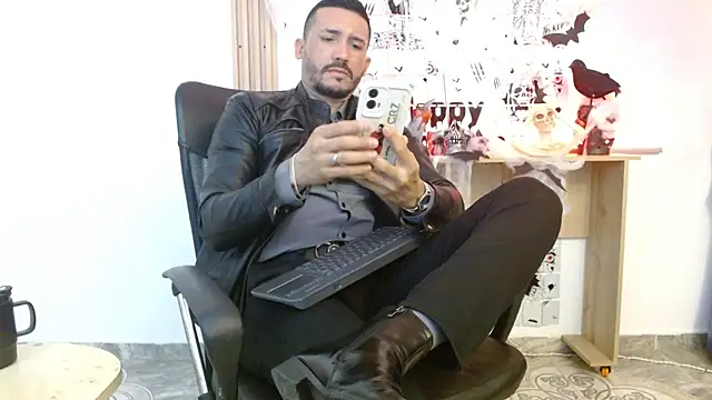 Reiko 85  online show from 10-27-25, 02:40