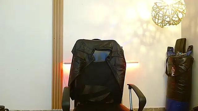 Reiko 85  online show from 11-19-25, 07:36