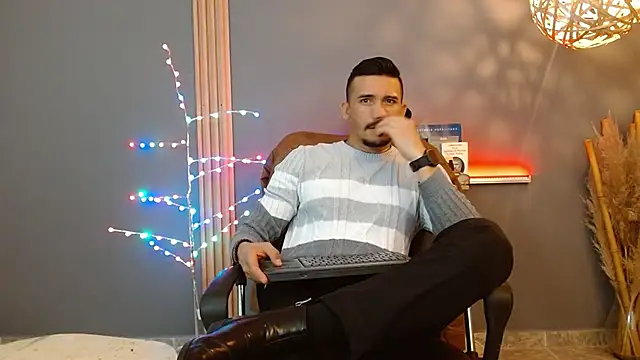 Snapshot of Reiko_85_ chatting on 02-19-26, 02:36 Reiko 85 online show from 02-19-26, 02:36