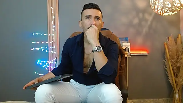 Snapshot of Reiko_85_ chatting on 02-18-26, 02:35 Reiko 85 online show from 02-18-26, 02:35