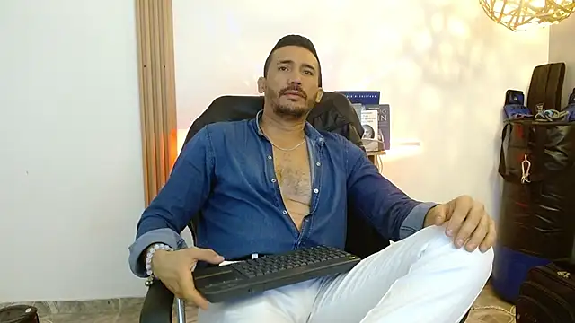 Reiko 85  online show from 11-14-25, 02:43