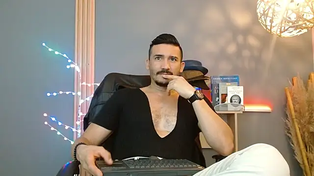 Snapshot of Reiko_85_ chatting on 02-22-26, 03:57 Reiko 85 online show from 02-22-26, 03:57