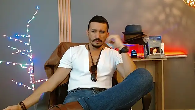 Snapshot of Reiko_85_ chatting on 02-07-26, 07:33 Reiko 85 online show from 02-07-26, 07:33