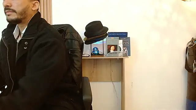 Reiko 85  online show from 11-30-25, 02:40