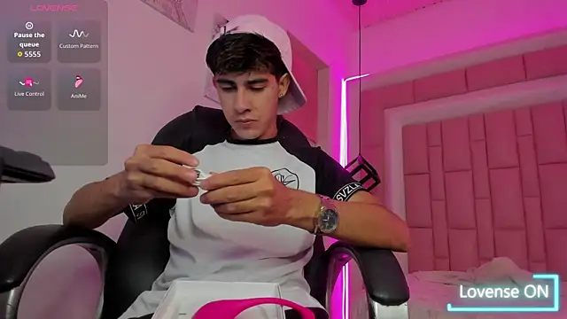 Dyla n18 online show from 11-14-25, 02:54