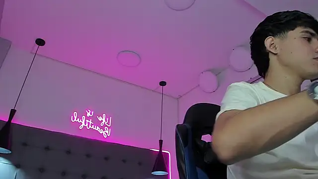 Dyla n18 online show from 04-04-26, 02:23