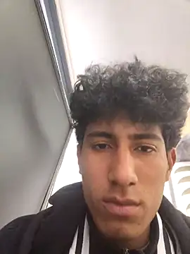 Snapshot of alexander32r chatting on 12-17-25, 04:01 alexander32r online show from 12-17-25, 04:01