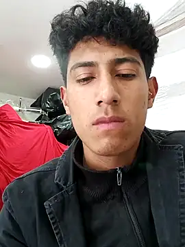 Snapshot of alexander32r chatting on 11-13-25, 04:00 alexander32r online show from 11-13-25, 04:00