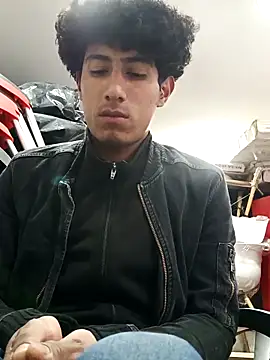 Snapshot of alexander32r chatting on 09-26-25, 03:30 alexander32r online show from 09-26-25, 03:30