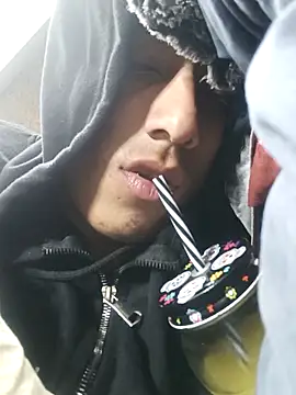 Snapshot of alexander32r chatting on 09-24-25, 03:24 alexander32r online show from 09-24-25, 03:24