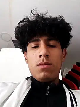 Snapshot of alexander32r chatting on 09-11-25, 03:56 alexander32r online show from 09-11-25, 03:56