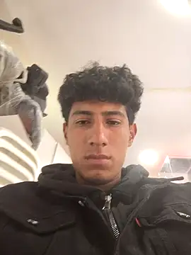 Snapshot of alexander32r chatting on 12-04-25, 04:17 alexander32r online show from 12-04-25, 04:17