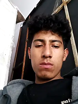 Snapshot of alexander32r chatting on 11-26-25, 09:04 alexander32r online show from 11-26-25, 09:04