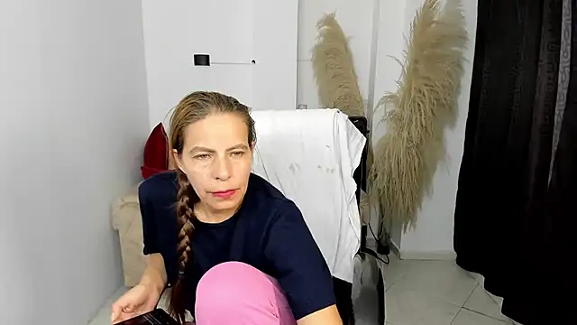 Milf karlye online show from 03-15-26, 04:08