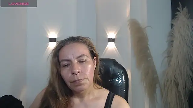 Milf karlye online show from 12-03-25, 02:12