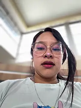 Liulee online show from 12-16-25, 04:33