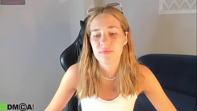 Snapshot of Jennifer_Wadee chatting on 06-09-26, 10:22 Jennifer Wadee online show from 06-09-26, 10:22