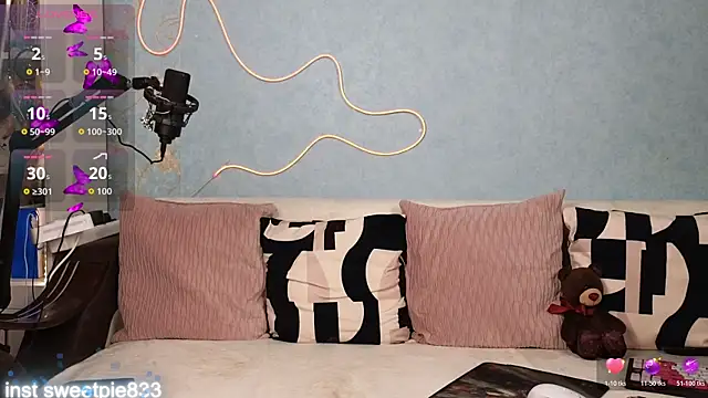 Snapshot of Anal_Girl_ chatting on 12-17-25, 04:34 Anal Girl online show from 12-17-25, 04:34