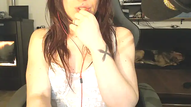 Snapshot of complicata_mente chatting on 03-22-25, 05:20 complicata mente online show from 03-22-25, 05:20