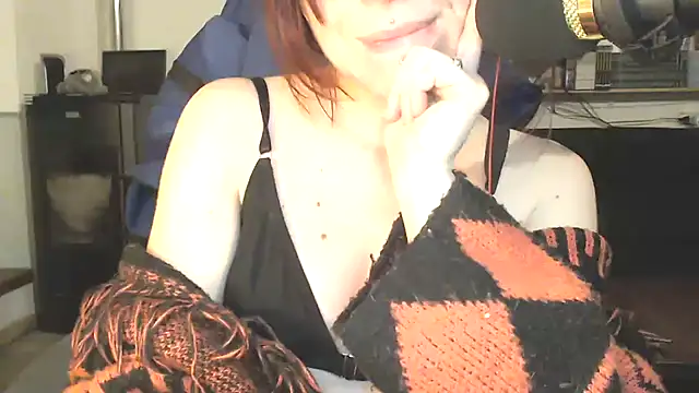 Snapshot of complicata_mente chatting on 03-18-25, 05:55 complicata mente online show from 03-18-25, 05:55
