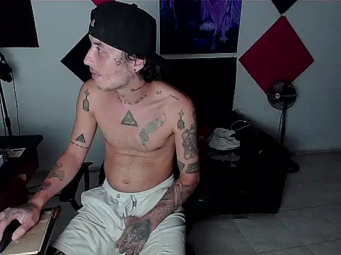 patrik tattoo  online show from 10-14-25, 10:42