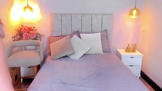 tutu milf online show from 12-18-25, 07:18