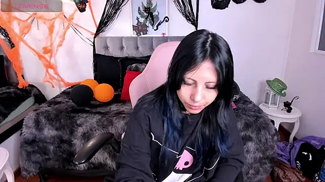 Kitty Pam online show from 10-30-25, 02:43