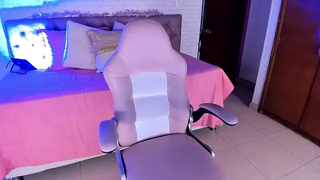 Kitty Pam online show from 11-14-25, 07:28