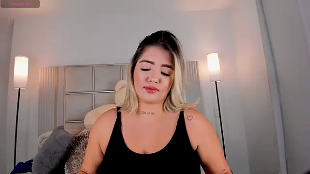 Snapshot of saraamiller_ chatting on 06-16-26, 10:54 saraamiller online show from 06-16-26, 10:54