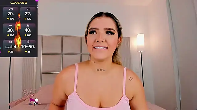 Snapshot of saraamiller_ chatting on 03-19-25, 10:31 saraamiller online show from 03-19-25, 10:31